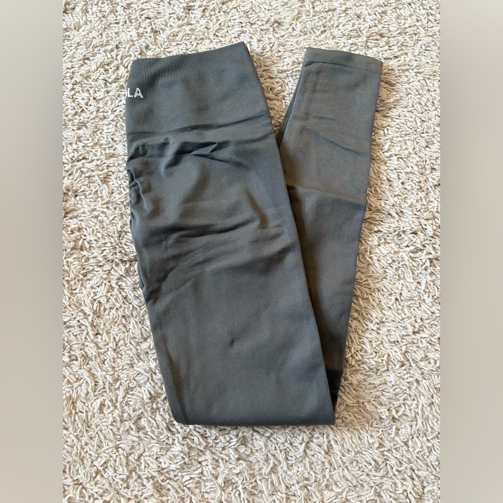 AUROLA Women's Gray Seamless Scrunch Leggings